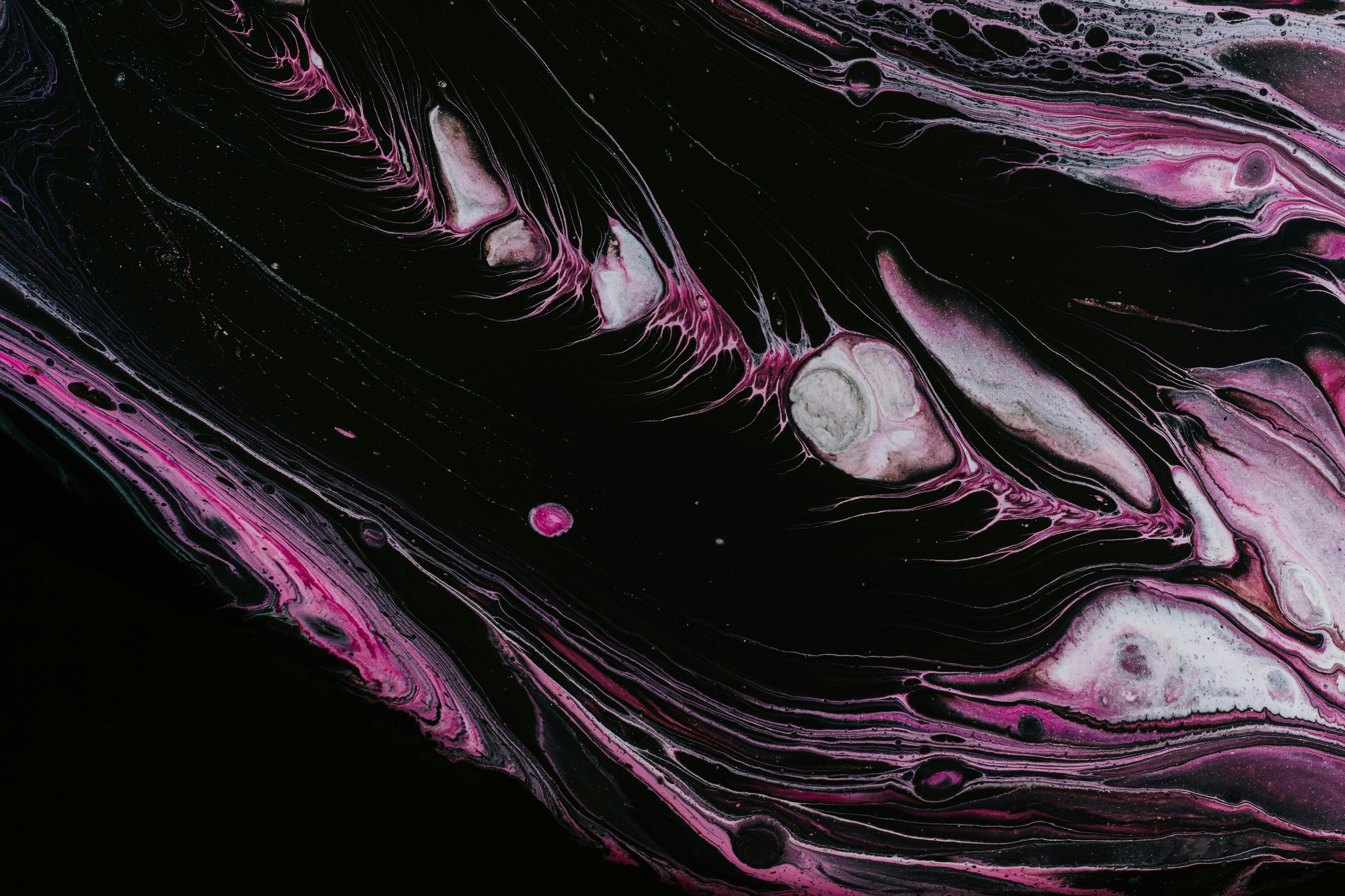 vagues violettes dans l'espace sur fond noir dans le theme de Najar