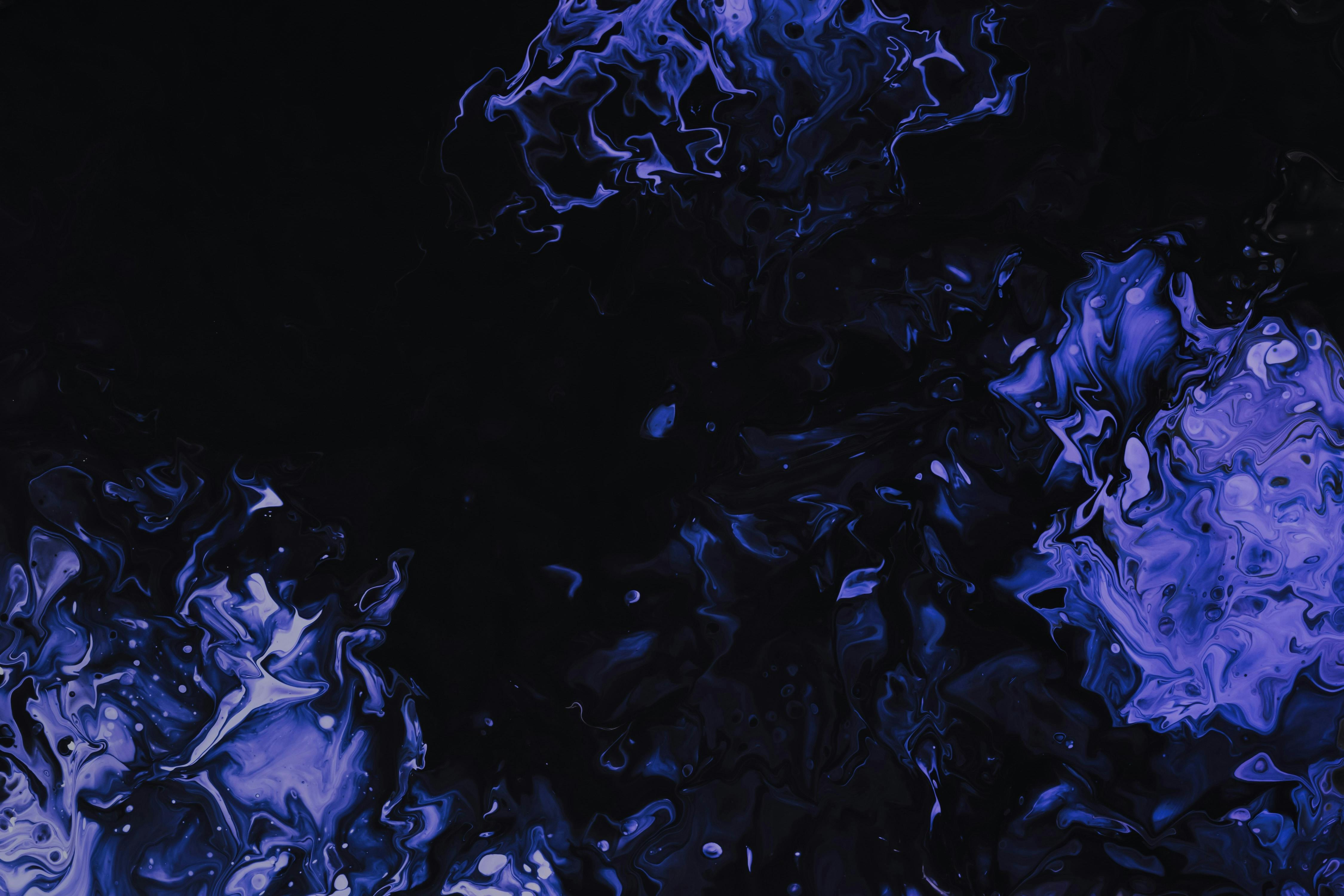 tâches violets sur fond noir dans le theme de Najar